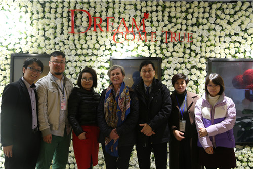 國際化妝品化學師聯(lián)合會會長率專家團蒞臨棟方參觀交流